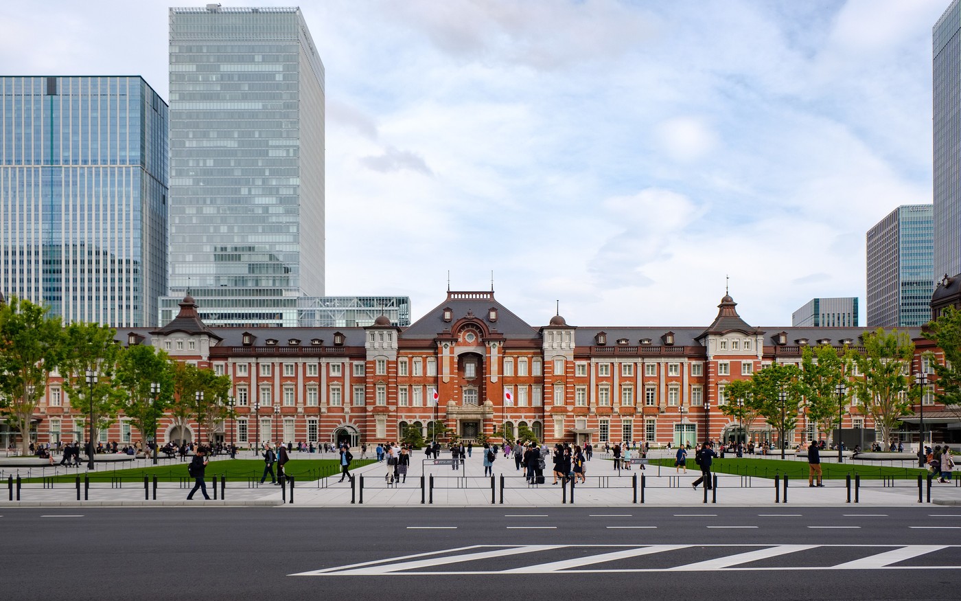 The red-brick Marunouchi building of Tokyo Station seen across its forecourt