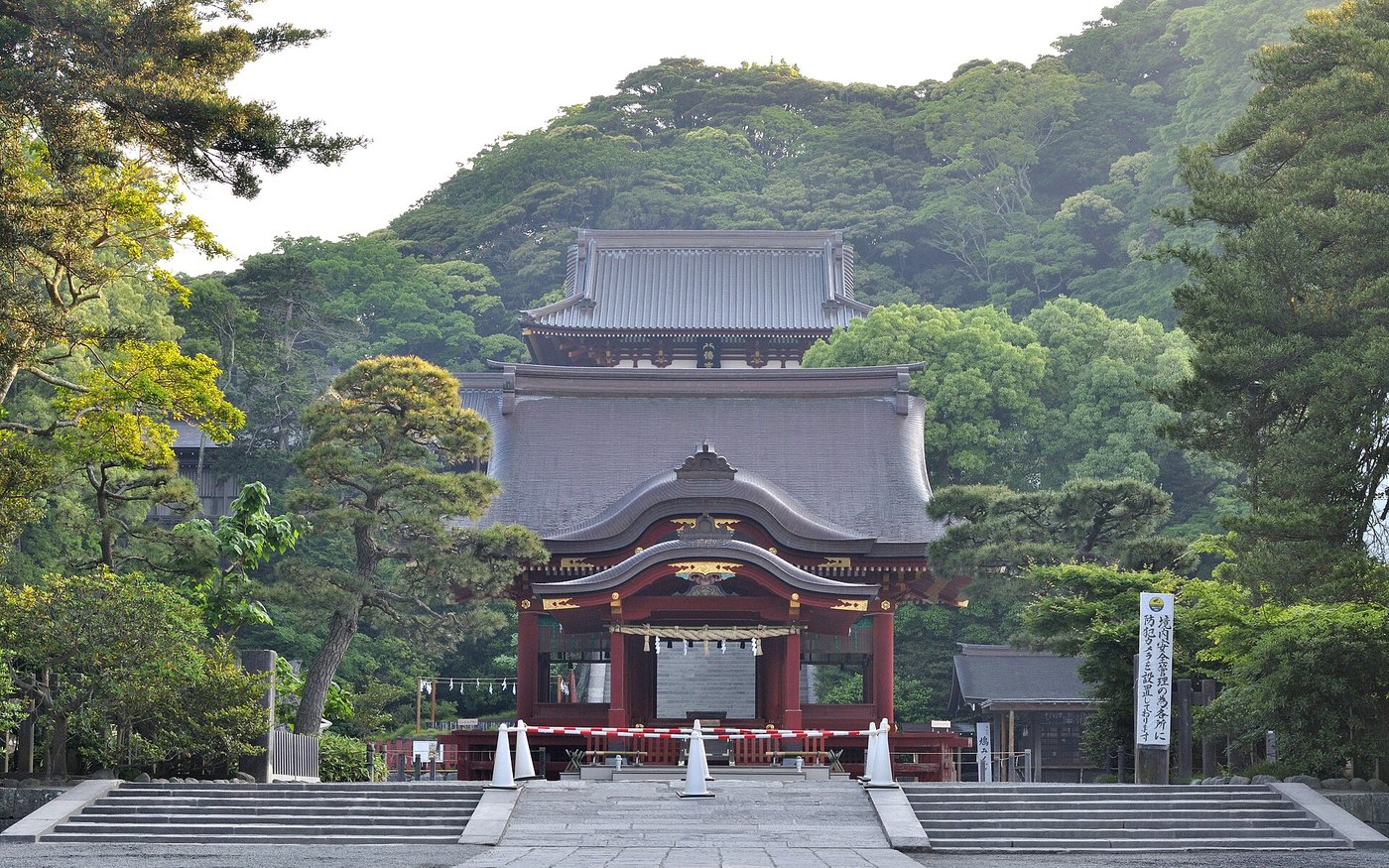 The main shrine of Tsurugaoka Hachimangu at the top of its wide stone steps, wooded hillside behind